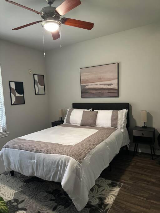 Devine Livings At Hermann Park Appartement Houston Buitenkant foto