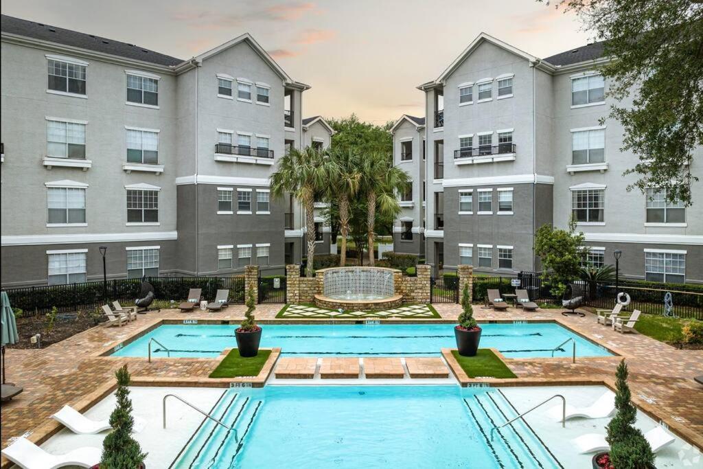 Devine Livings At Hermann Park Appartement Houston Buitenkant foto