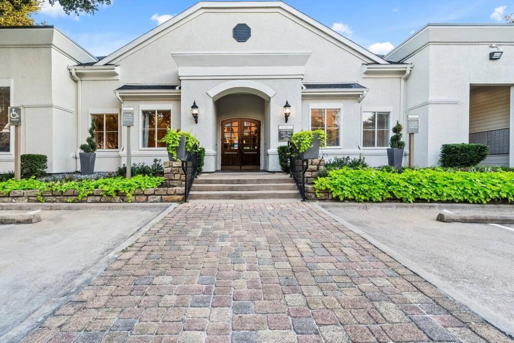 Devine Livings At Hermann Park Appartement Houston Buitenkant foto